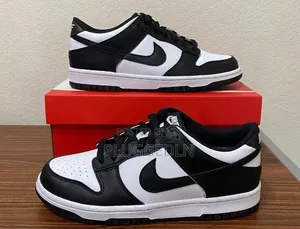 Nike SB Panda / SB Dunk Blue Sneakers Shoe.