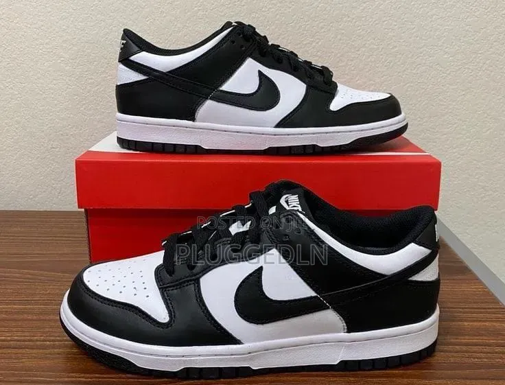Nike SB Panda / SB Dunk Blue Sneakers Shoe.