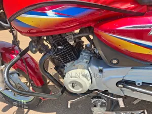 Bajaj Boxer 125 2023 Red
