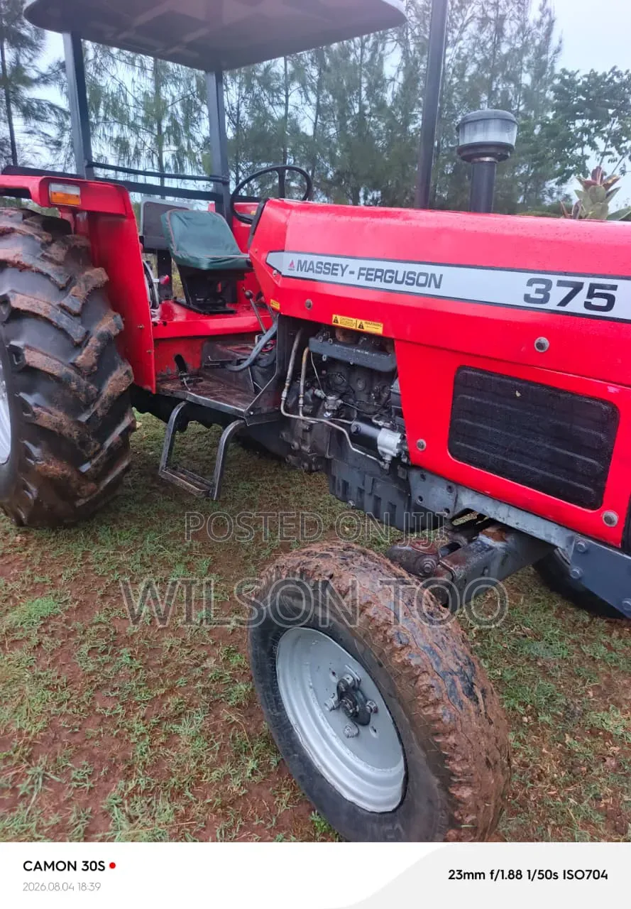 Tractor Massey Ferguson 375 Red Local