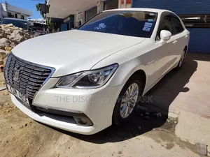Toyota Crown 2016 White