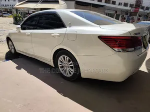 Toyota Crown 2016 White