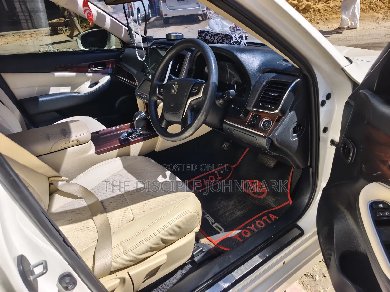 Toyota Crown 2016 White
