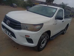 Toyota Hilux 2022 White