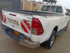 Toyota Hilux 2022 White