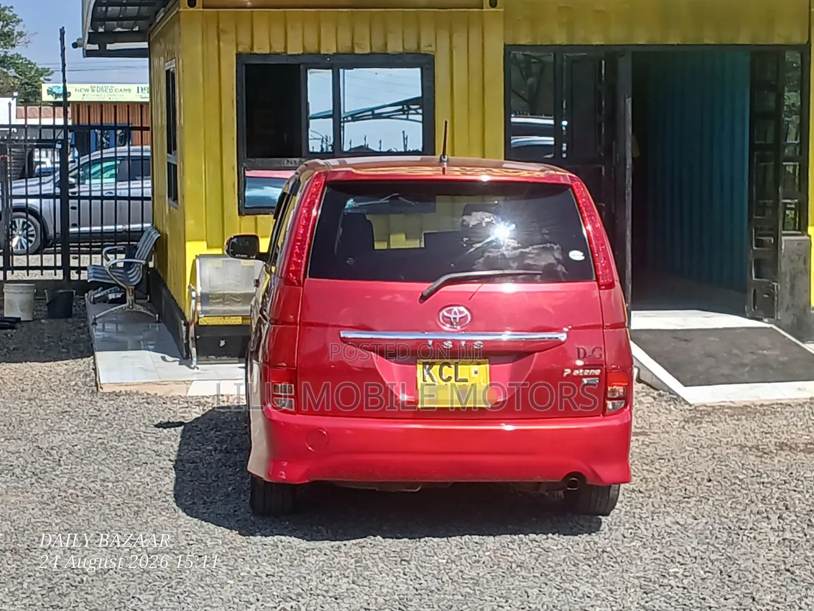 Toyota ISIS 1.8 G 2WD 2010 Red