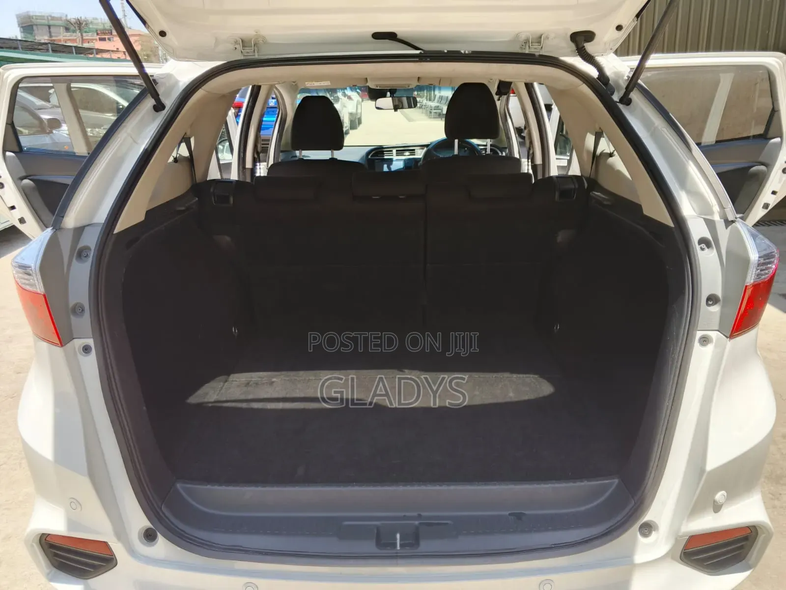 Honda Fit Shuttle 2019 White