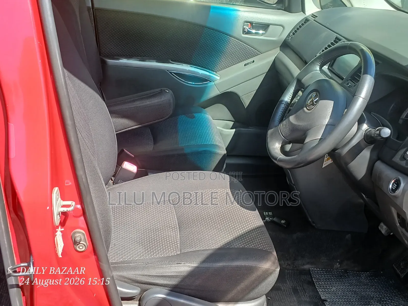 Toyota ISIS 1.8 G 2WD 2010 Red