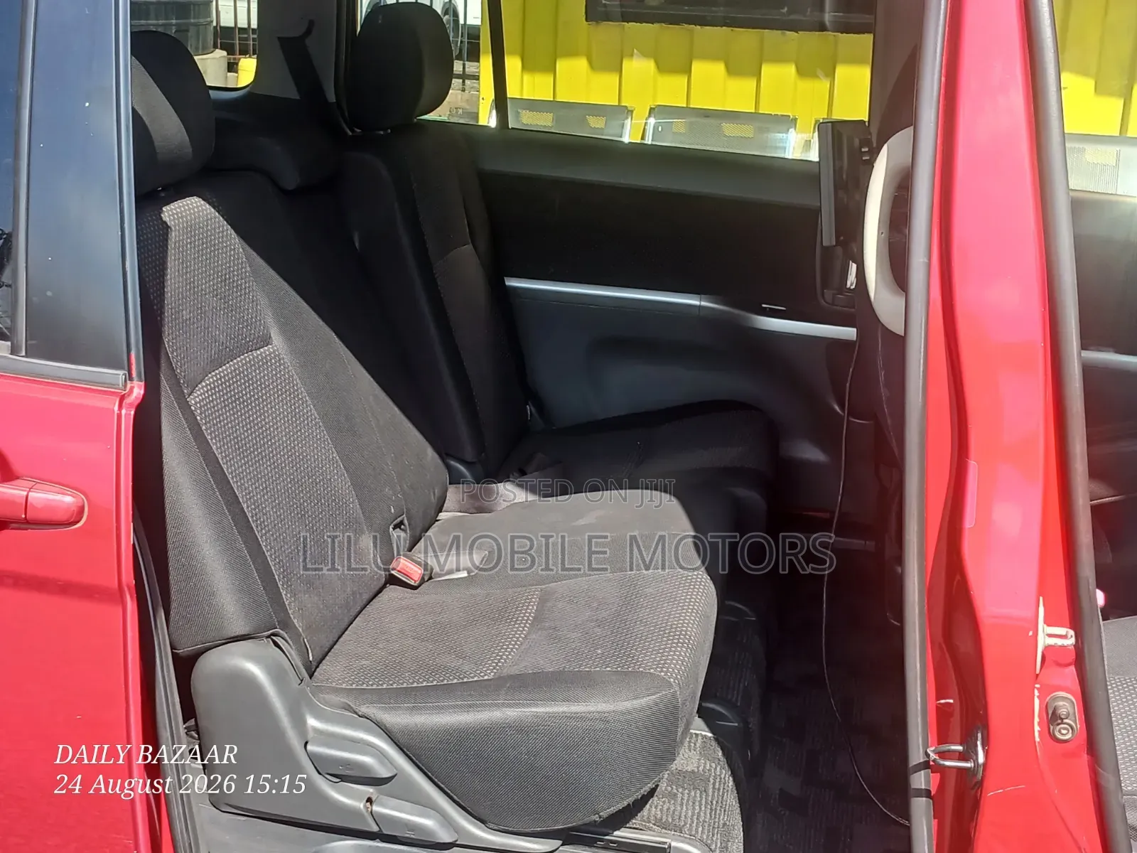 Toyota ISIS 1.8 G 2WD 2010 Red