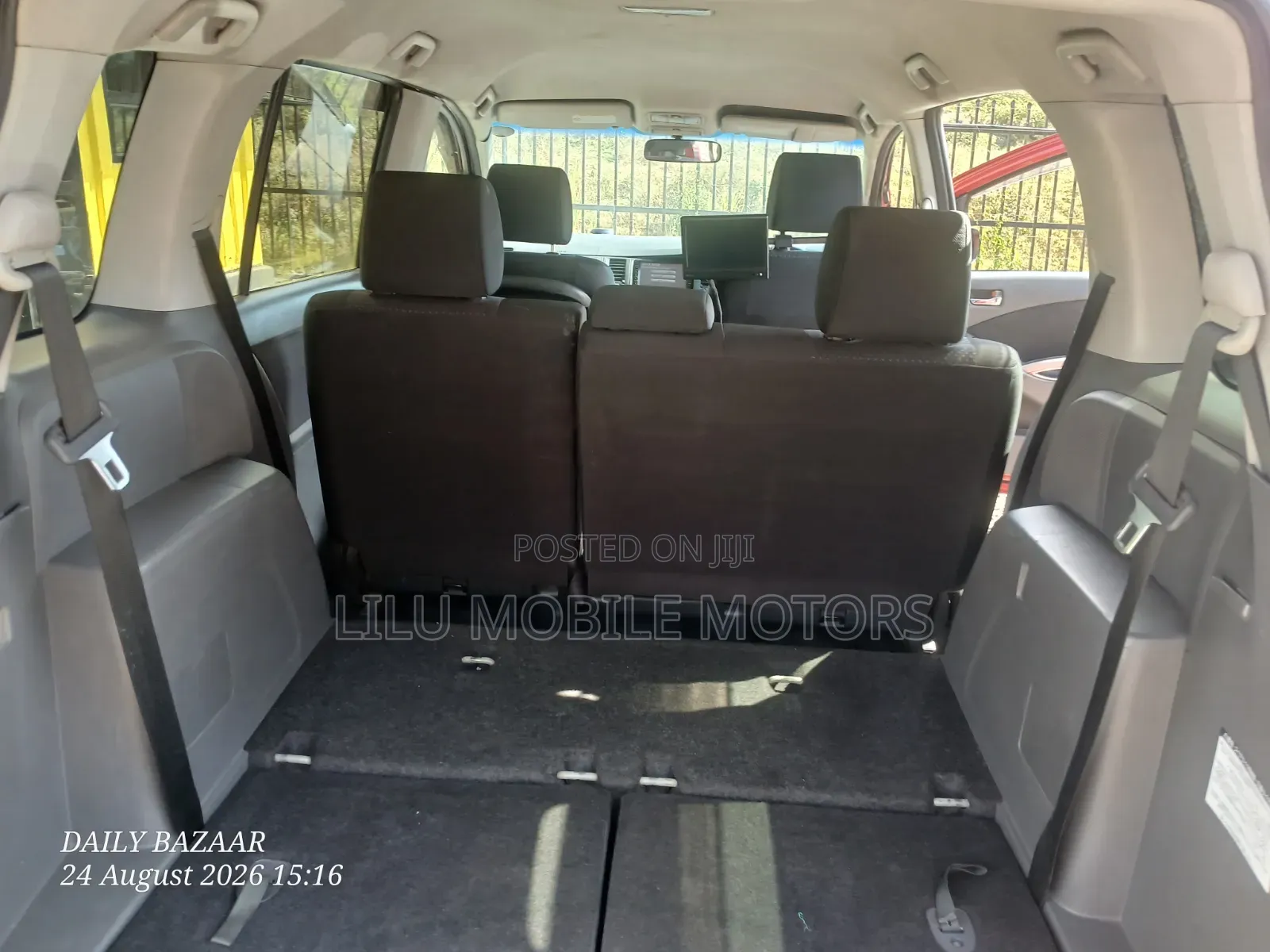 Toyota ISIS 1.8 G 2WD 2010 Red