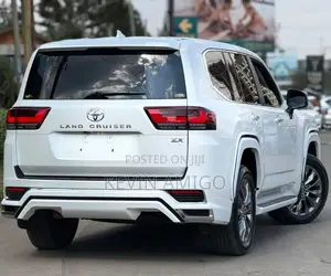 Toyota Land Cruiser LC300 2023 White