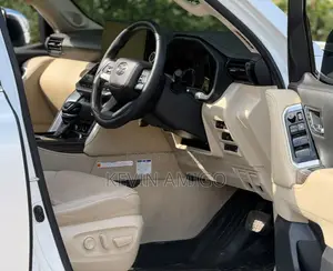 Toyota Land Cruiser LC300 2023 White