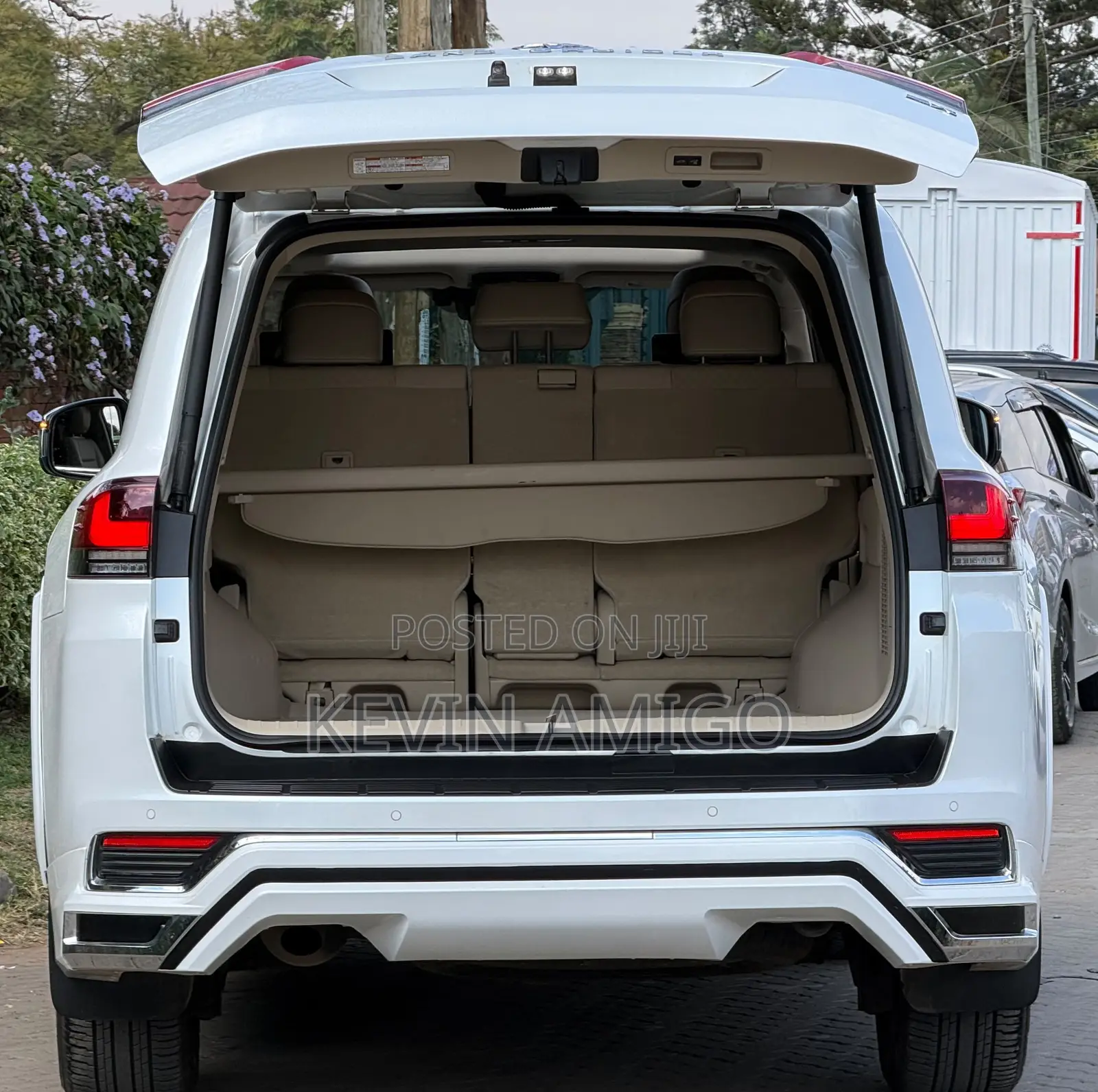 Toyota Land Cruiser LC300 2023 White