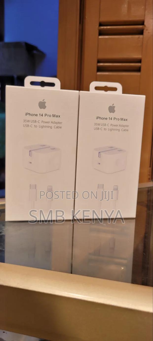 Apple 35W USB-C Fast Charging Adapter With Lightning Cable - thumbnail 3
