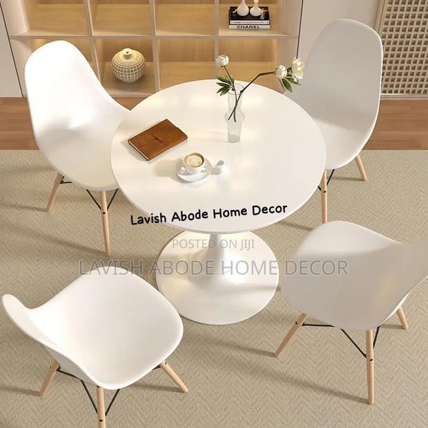 Tulip Table – Elegant Modern Dining & Accent Table