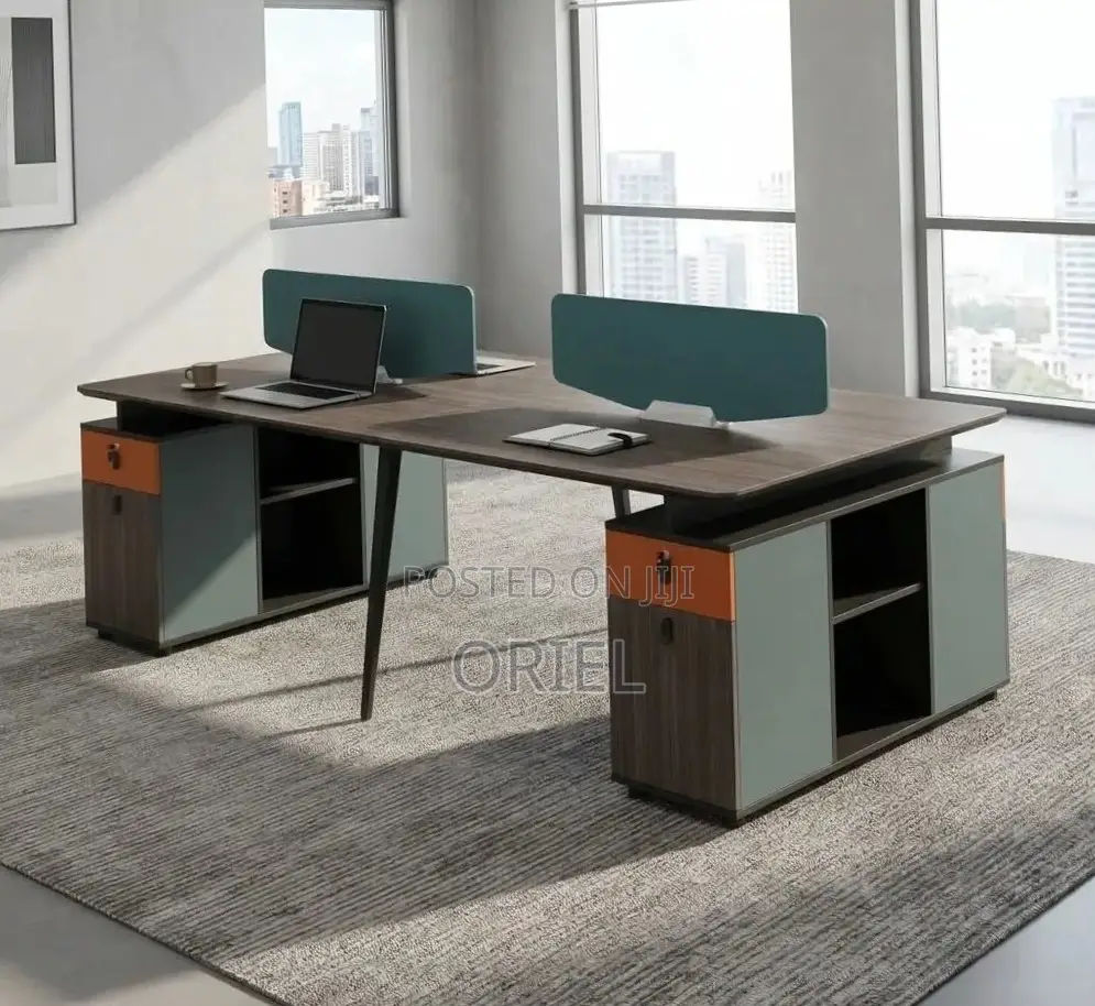 Ofifce Workstation : 4-Way Designed Staff Workstation