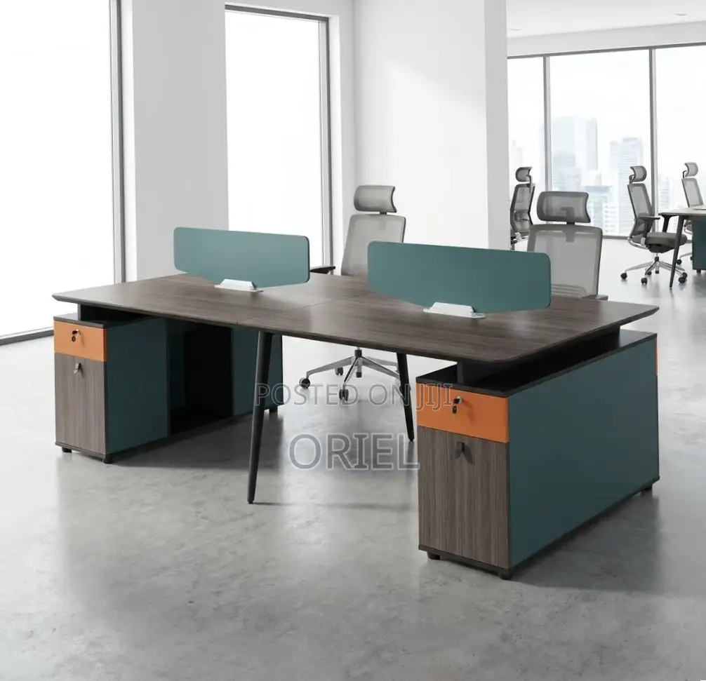 Ofifce Workstation : 4-Way Designed Staff Workstation