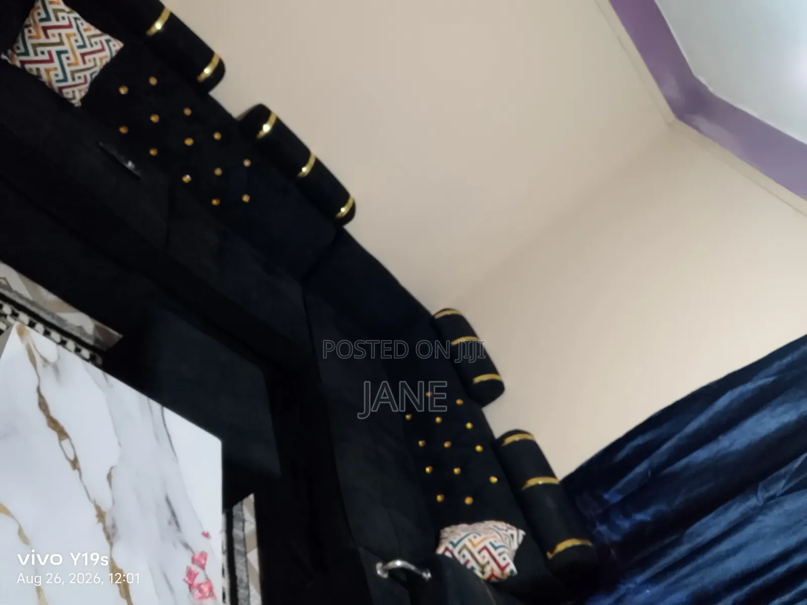 “5 Seater Black Gold Corner Sofa Set – Good Condition”