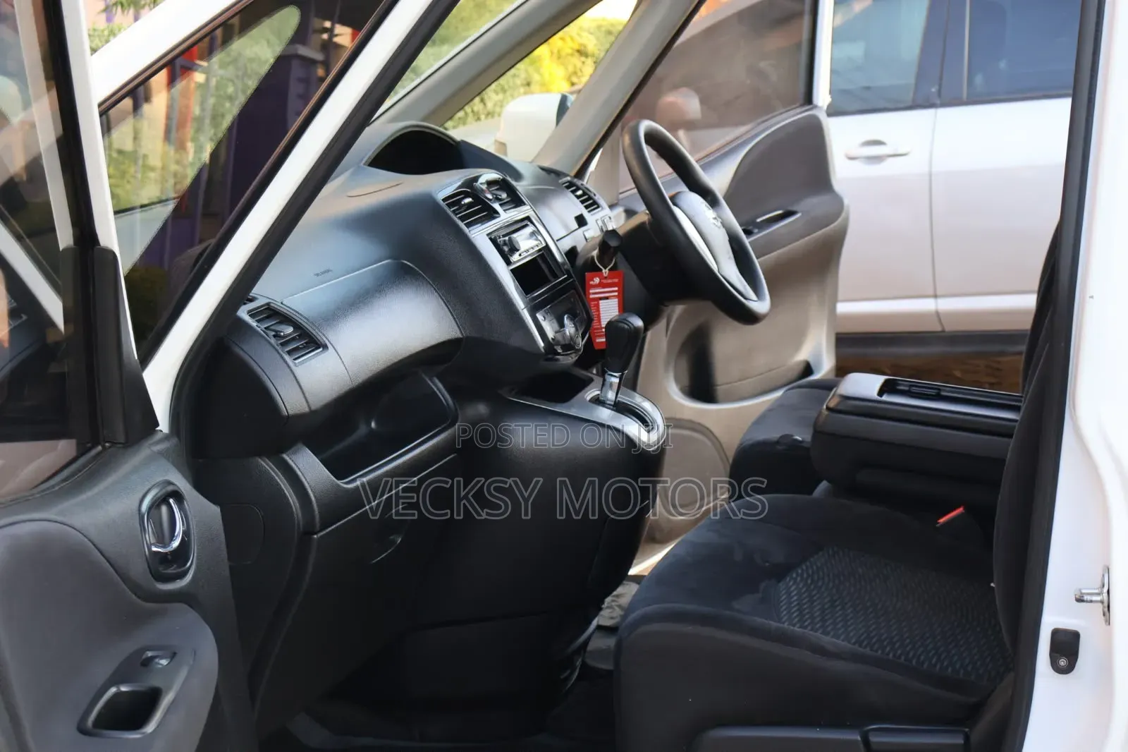 Nissan Serena 2014 White