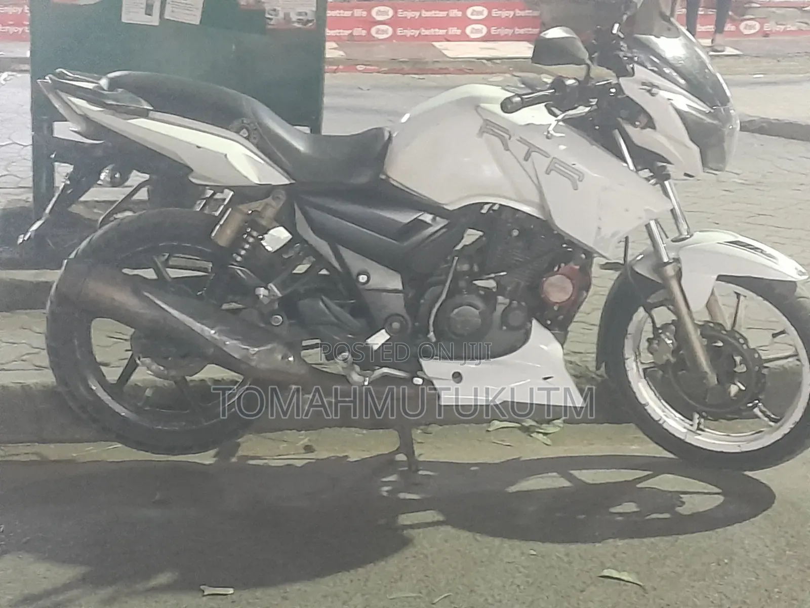 TVS Apache 180 RTR 2018 White