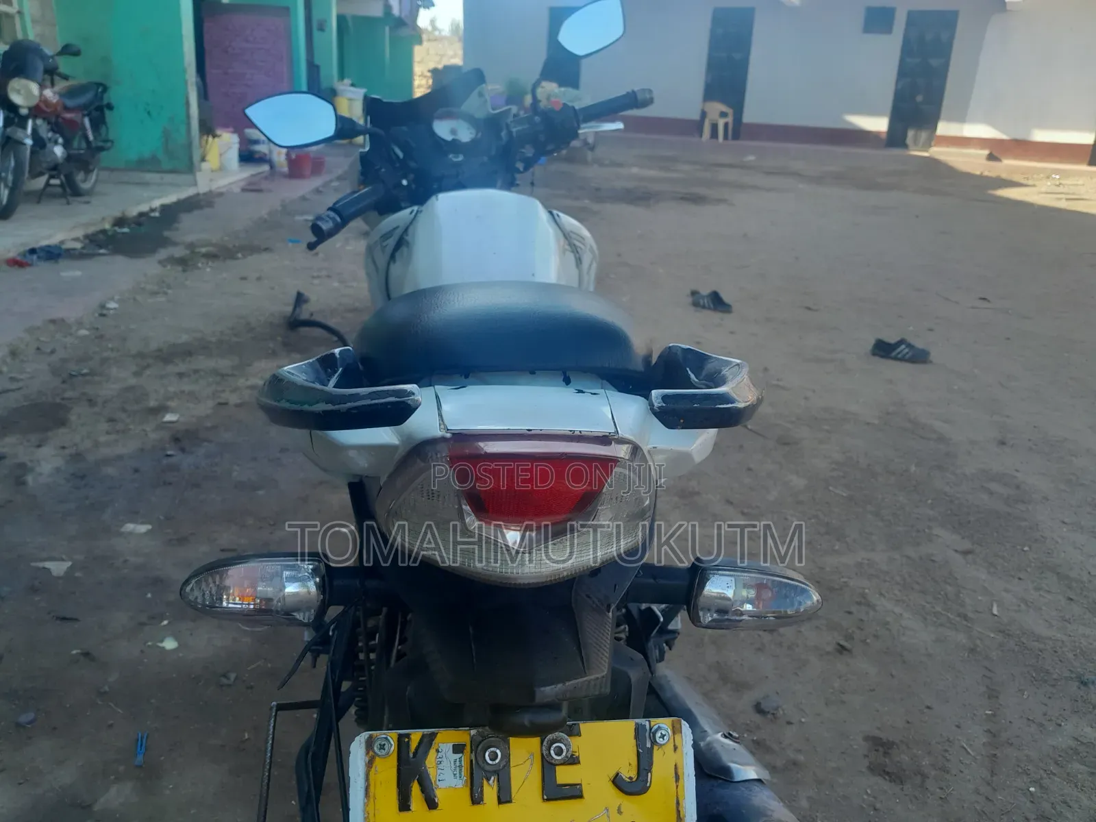 TVS Apache 180 RTR 2018 White