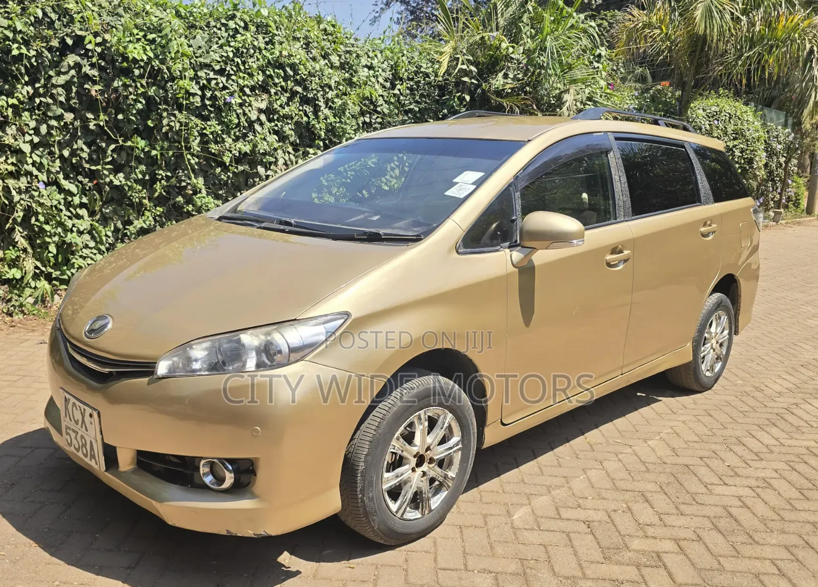 Toyota Wish 2012 Gold