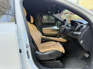 Volvo XC90 T5 Momentum AWD (2.0L 4cyl 8A) 2017 White