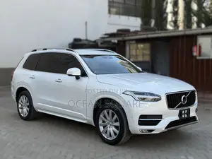 Volvo XC90 T5 Momentum AWD (2.0L 4cyl 8A) 2017 White