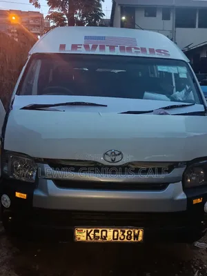 Toyota Grand HiAce 2002 White