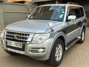 Mitsubishi Pajero 2015 Silver