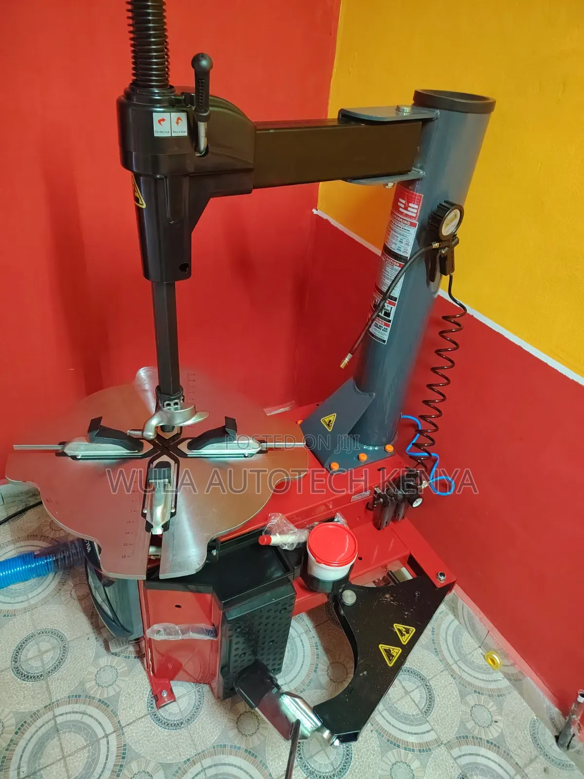 Convenient Foot-Pedal Control Sunshine Italy Tyre Changer STC 768