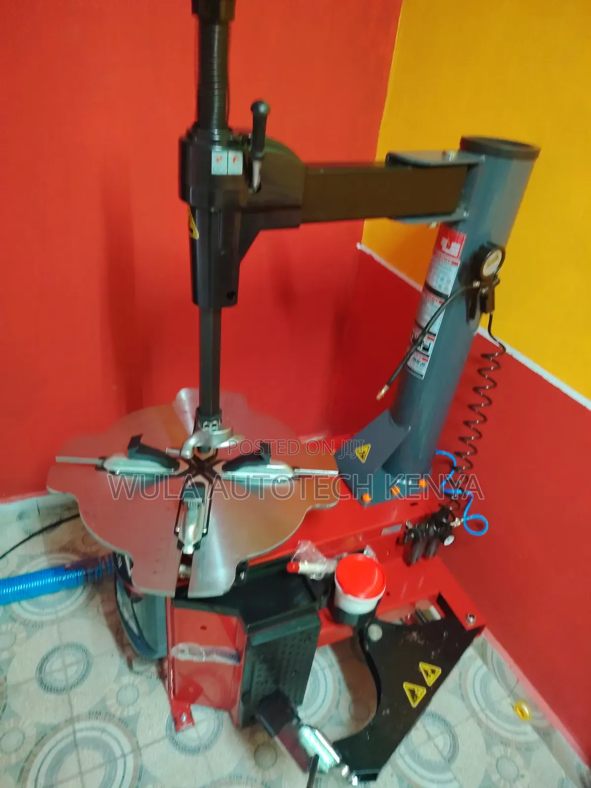 Convenient Foot-Pedal Control Sunshine Italy Tyre Changer STC 768