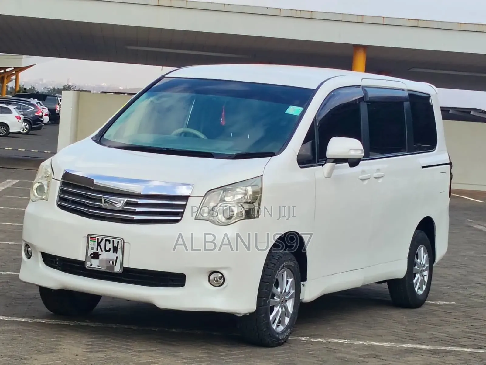 Toyota Noah 2012 White