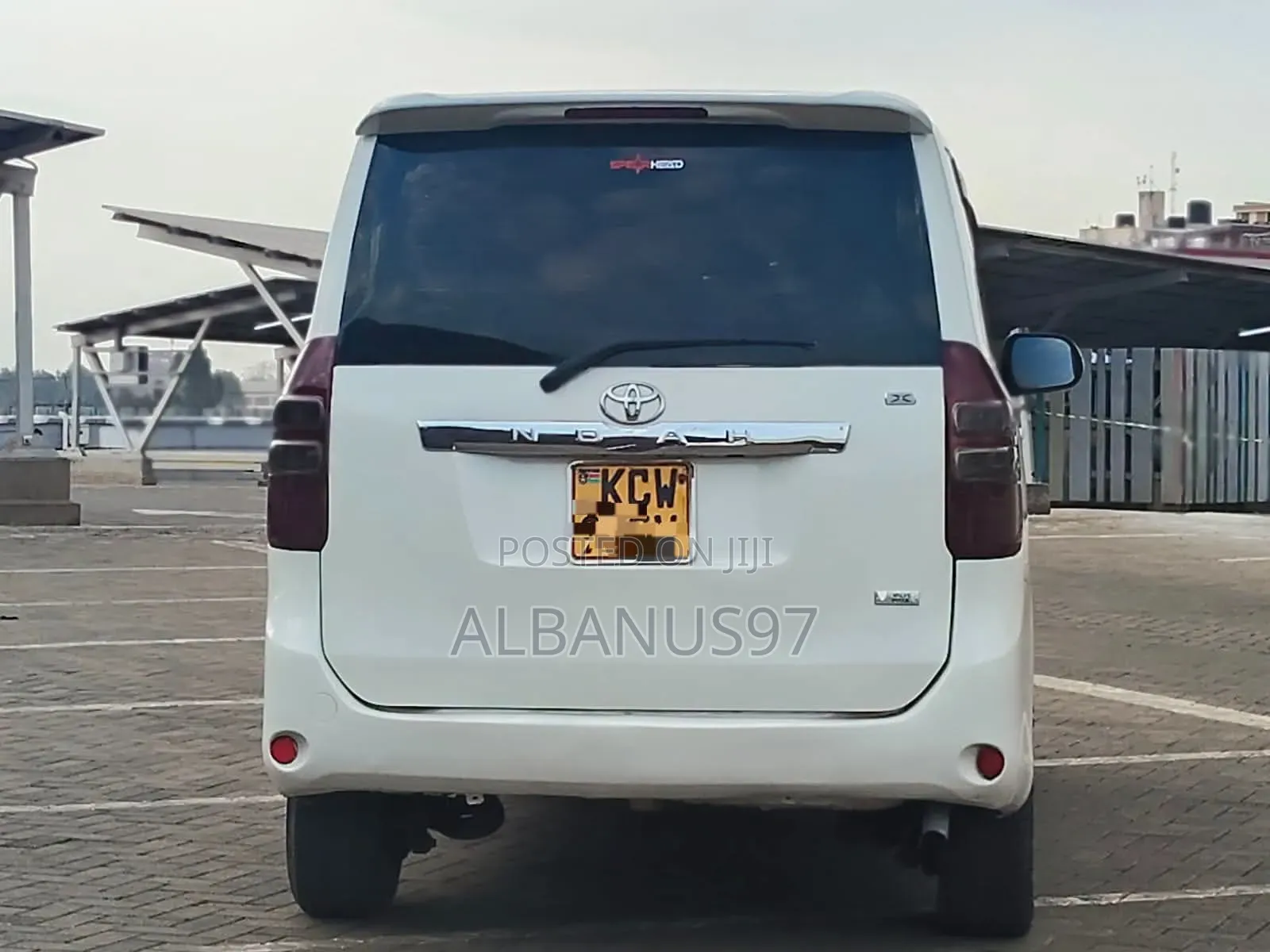 Toyota Noah 2012 White