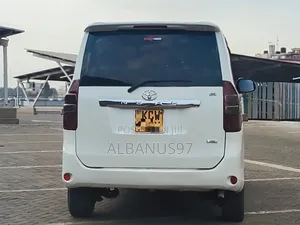 Toyota Noah 2012 White