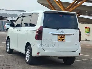 Toyota Noah 2012 White