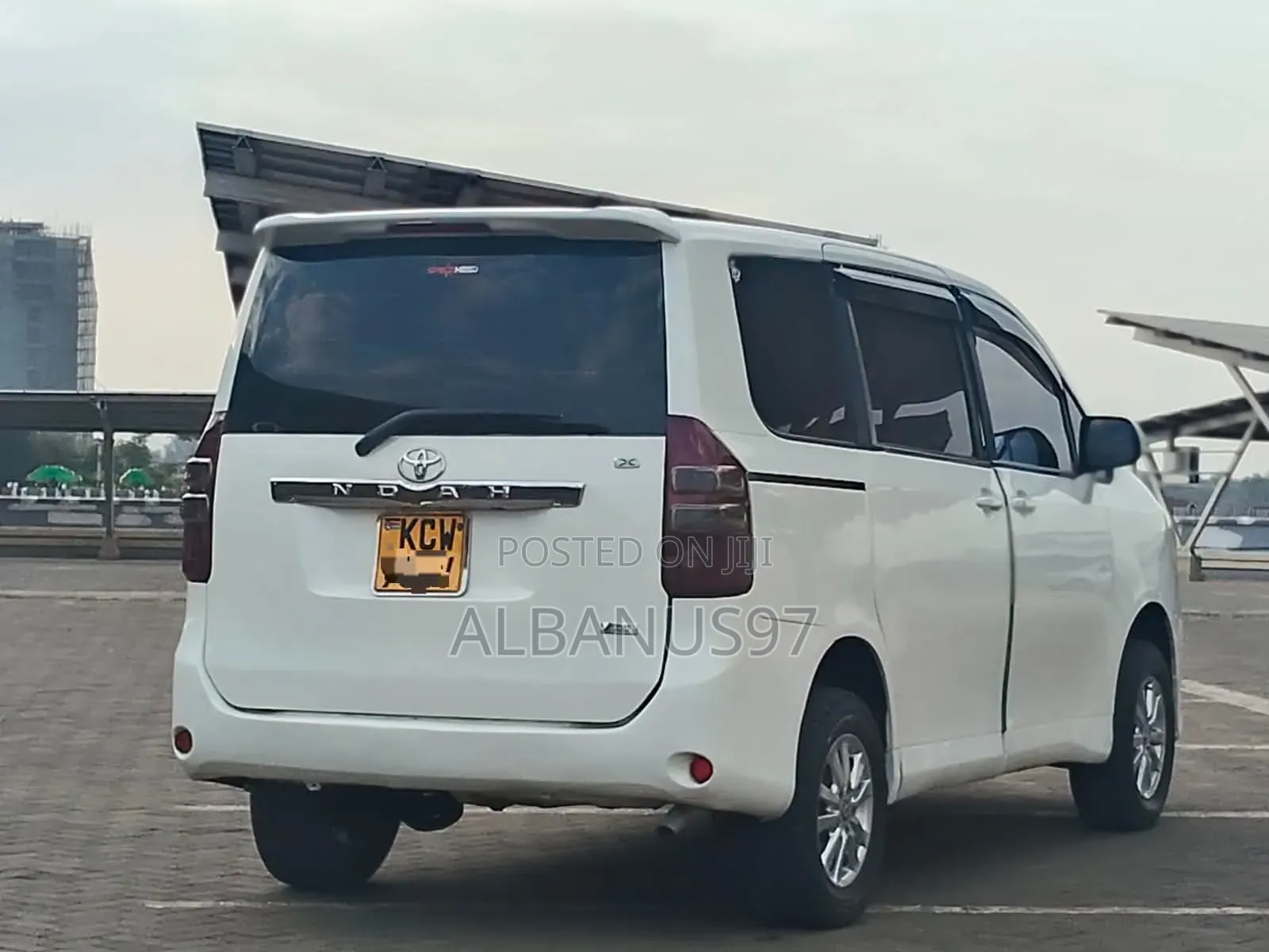 Toyota Noah 2012 White