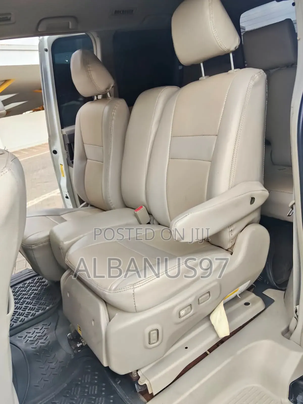Toyota Noah 2012 White