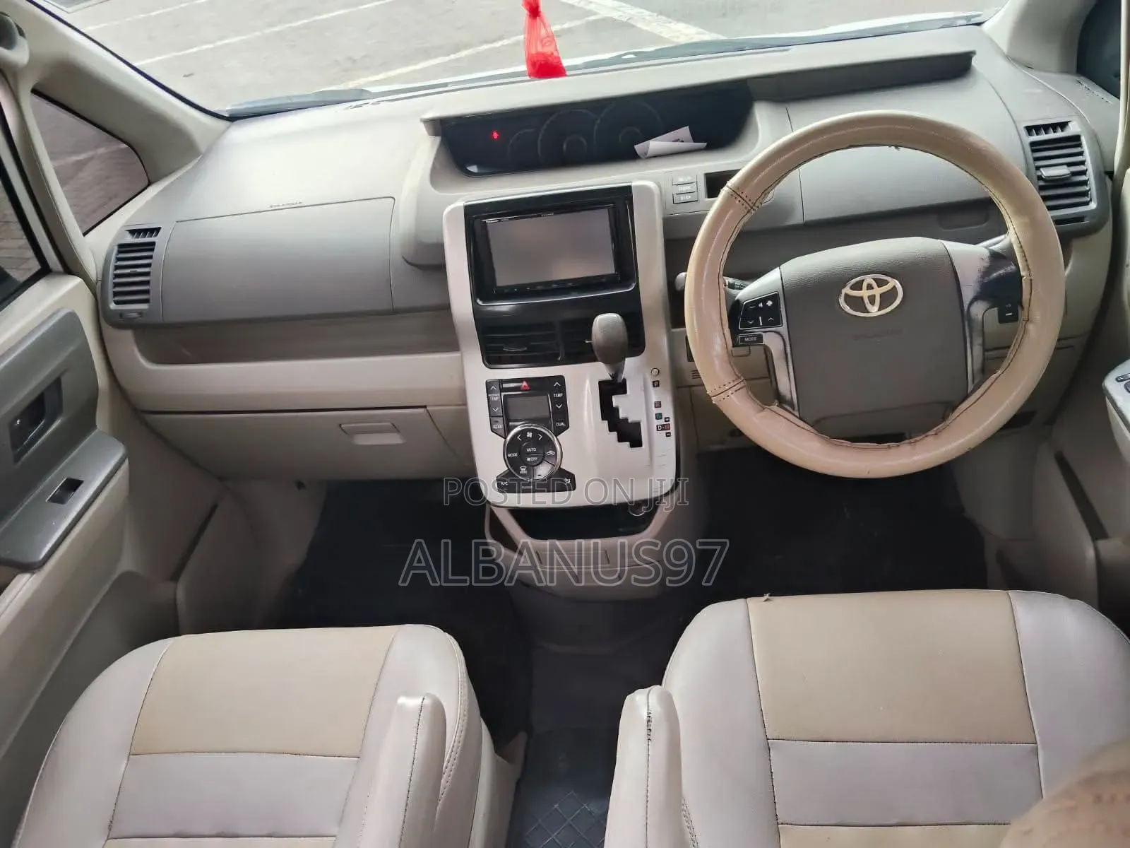 Toyota Noah 2012 White