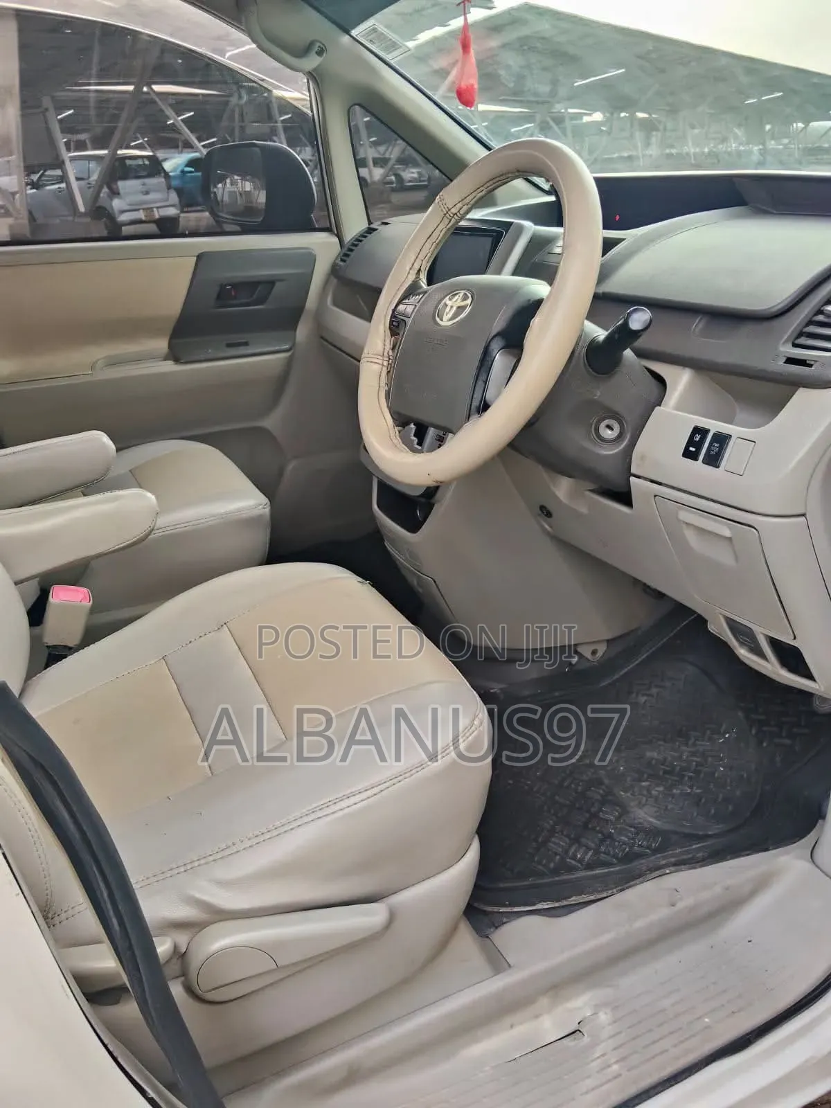 Toyota Noah 2012 White