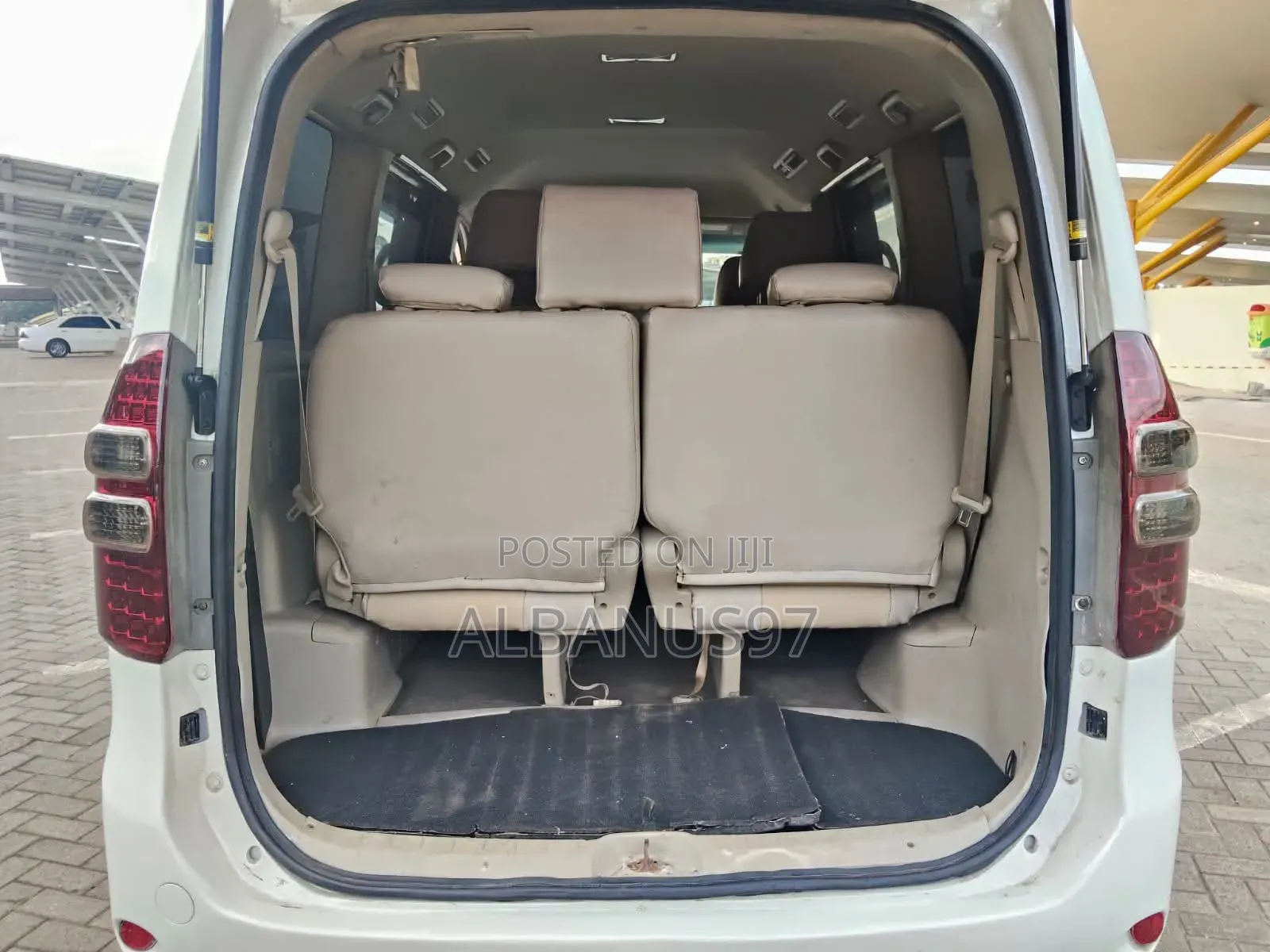 Toyota Noah 2012 White