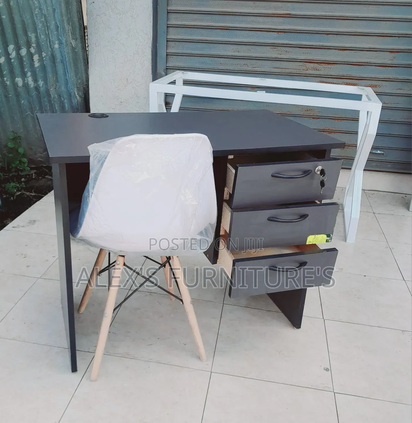 Eames Chairs and Office Desk/Ring Office Desk