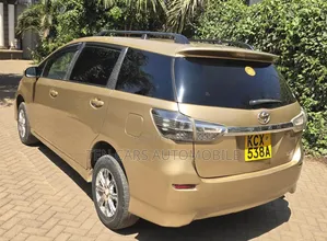 Toyota Wish 2012 Gold