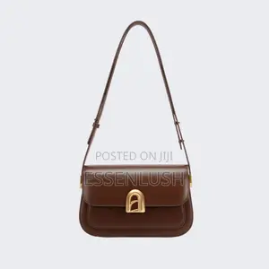 Minimalist Leather Flap Crossbody Bag – Smart Casual & Evening Wear