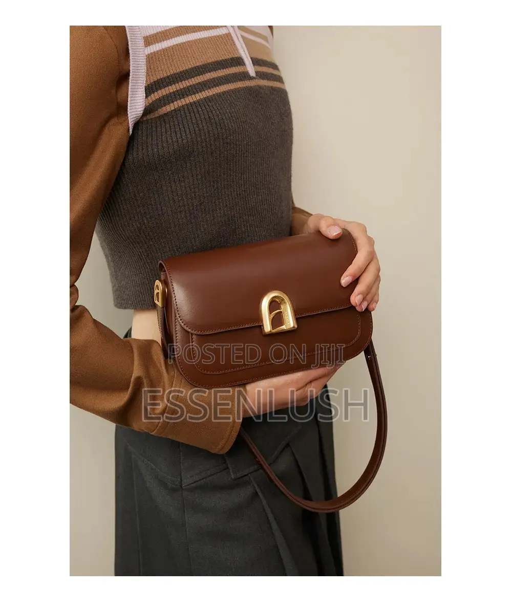 Minimalist Leather Flap Crossbody Bag – Smart Casual & Evening Wear