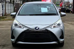 Toyota Vitz 2019 Silver