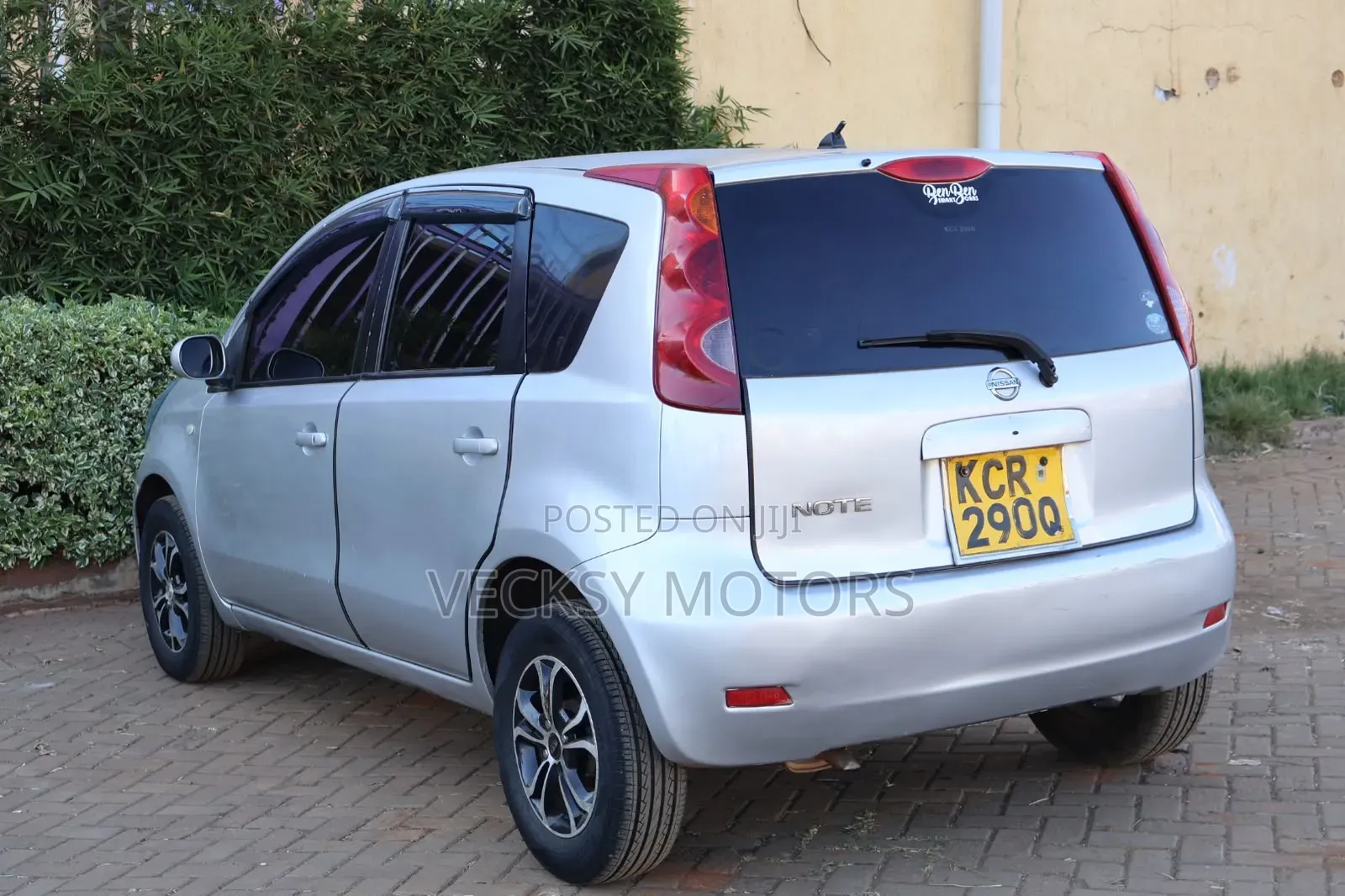 Nissan Note 2011 Silver
