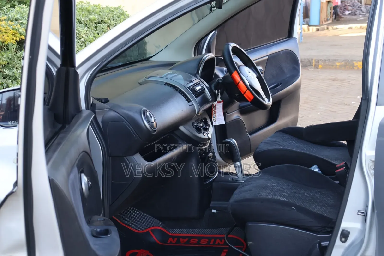 Nissan Note 2011 Silver