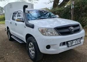 Toyota Hilux 2011 White