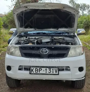 Toyota Hilux 2011 White
